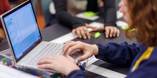 STEM Holiday Workshop for Young People - Auslan &amp; English