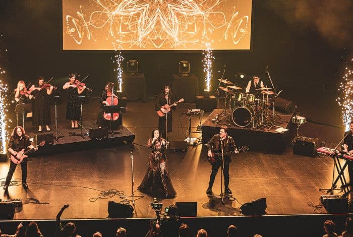 Seventh Wonder performs Fleetwood Mac